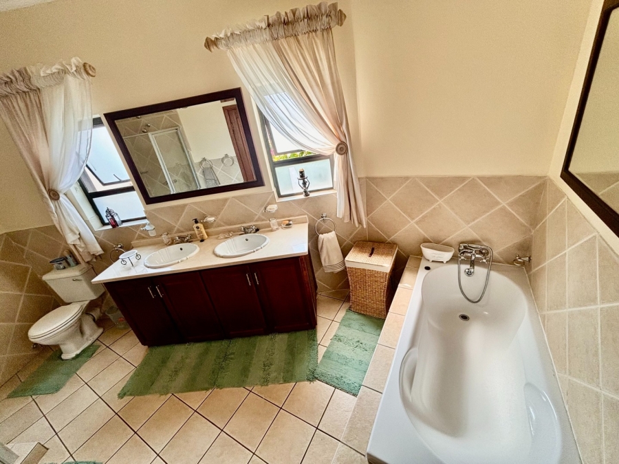 5 Bedroom Property for Sale in Doringkruin North West
